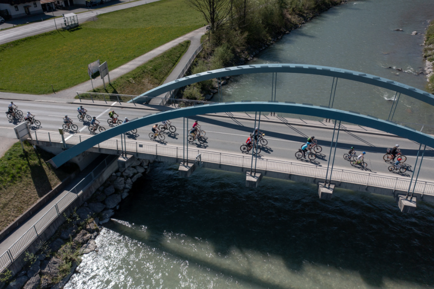 Der Bike Bus schlägt Brück